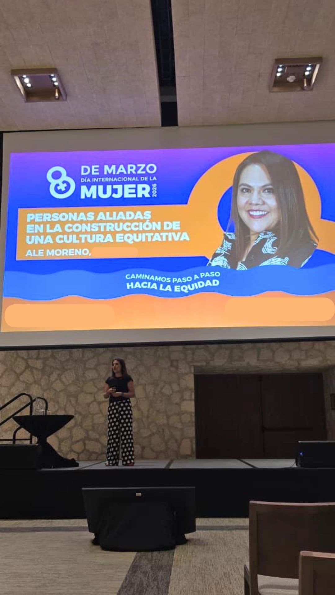 Alejandra Moreno Maya en la conferencia del Día Internacional de la Mujer 2026 sobre personas aliadas y cultura equitativa
